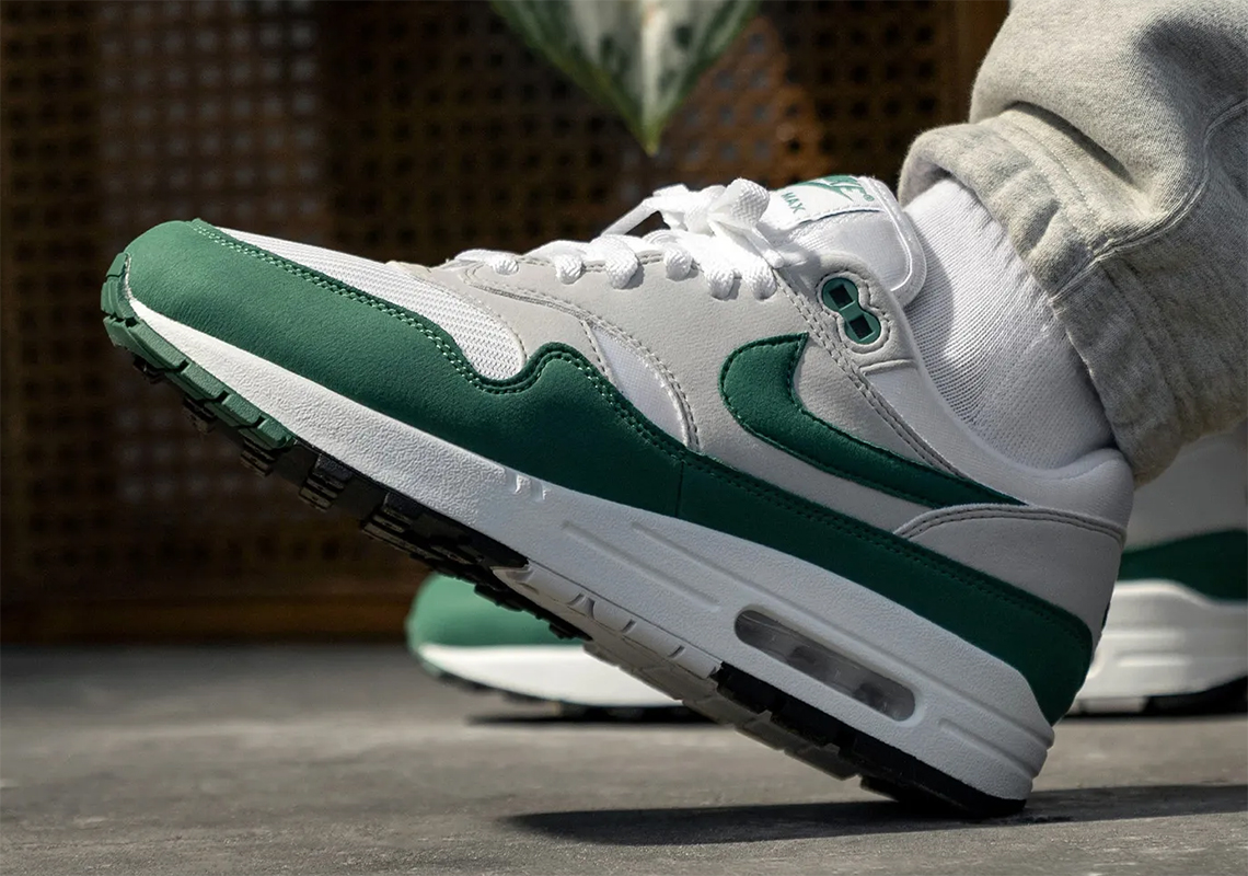 air max 1 evergreen on feet