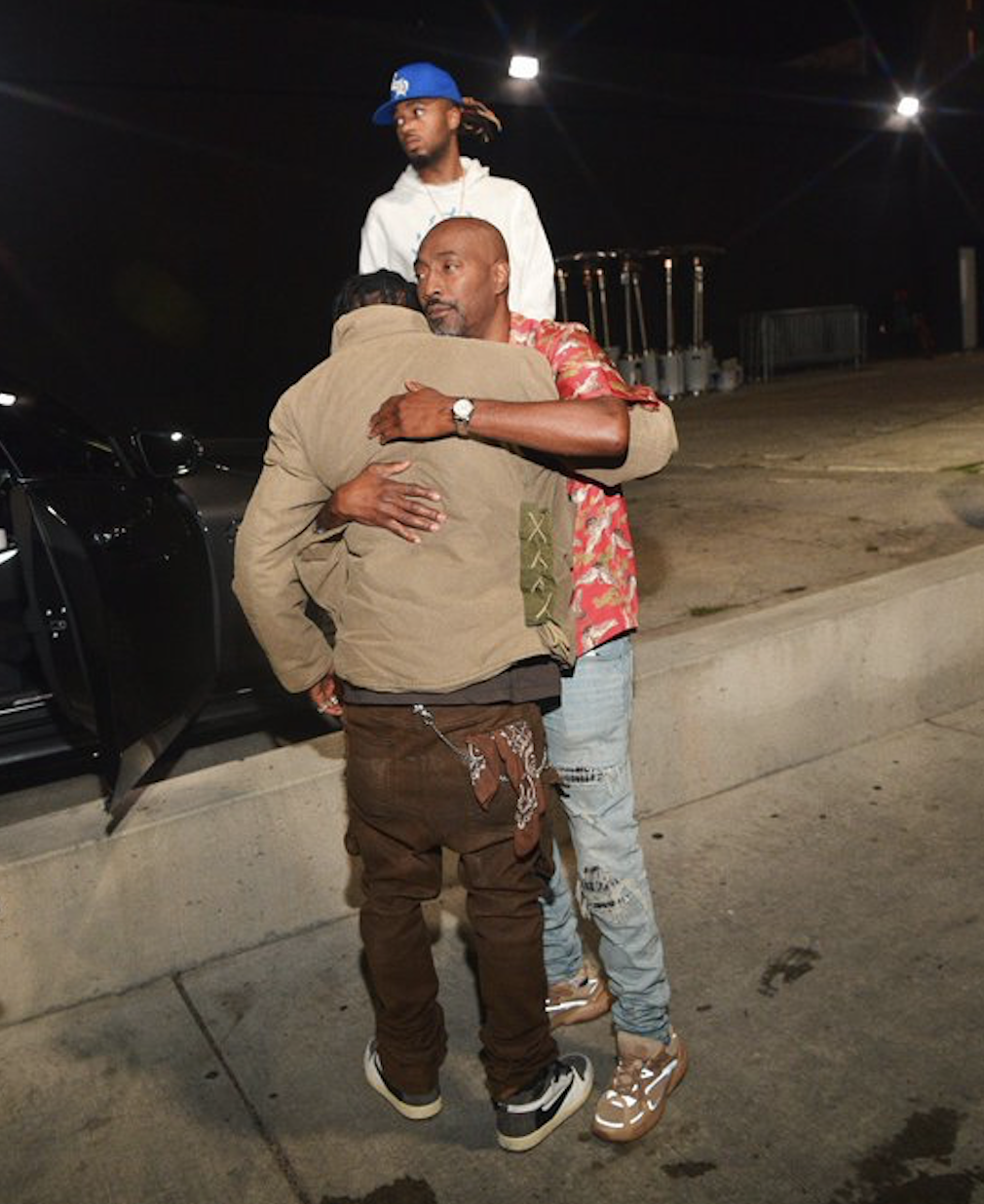 travis scott wearing jordan 1