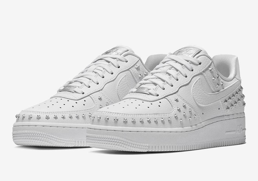 11 11 独身の日 を祝うため中国限定リリース 星型スタッズが輝くnike Air Force 1 Low ナイキ エア フォース 1 ロー Ar0639 100 のビジュアルをチェック