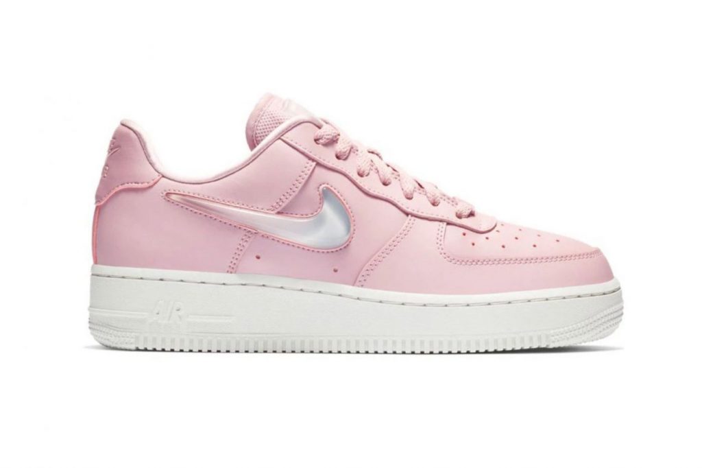 春にぴったりのプレミアムピンク【Nike (ナイキ)】プラムチョークのパステルカラーが絶妙！Nike Air Force 1 ’07