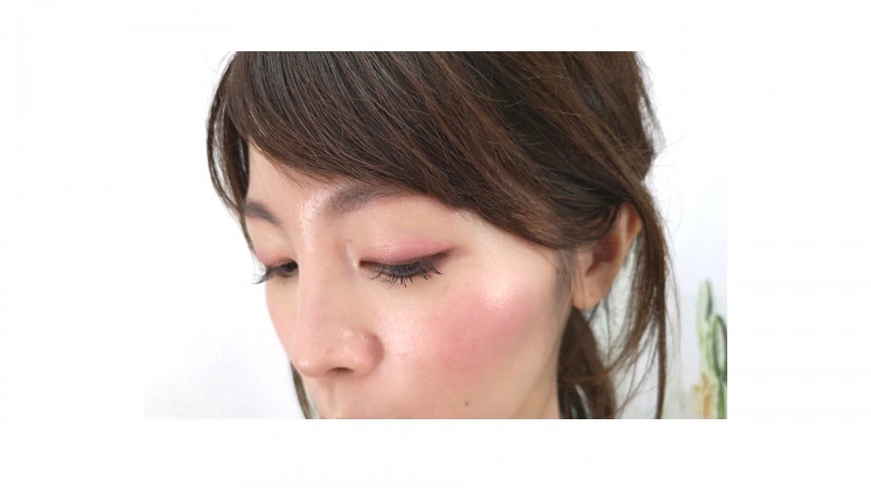 MAC x Aladdin Pigment Makeup Example - Cheek looking down