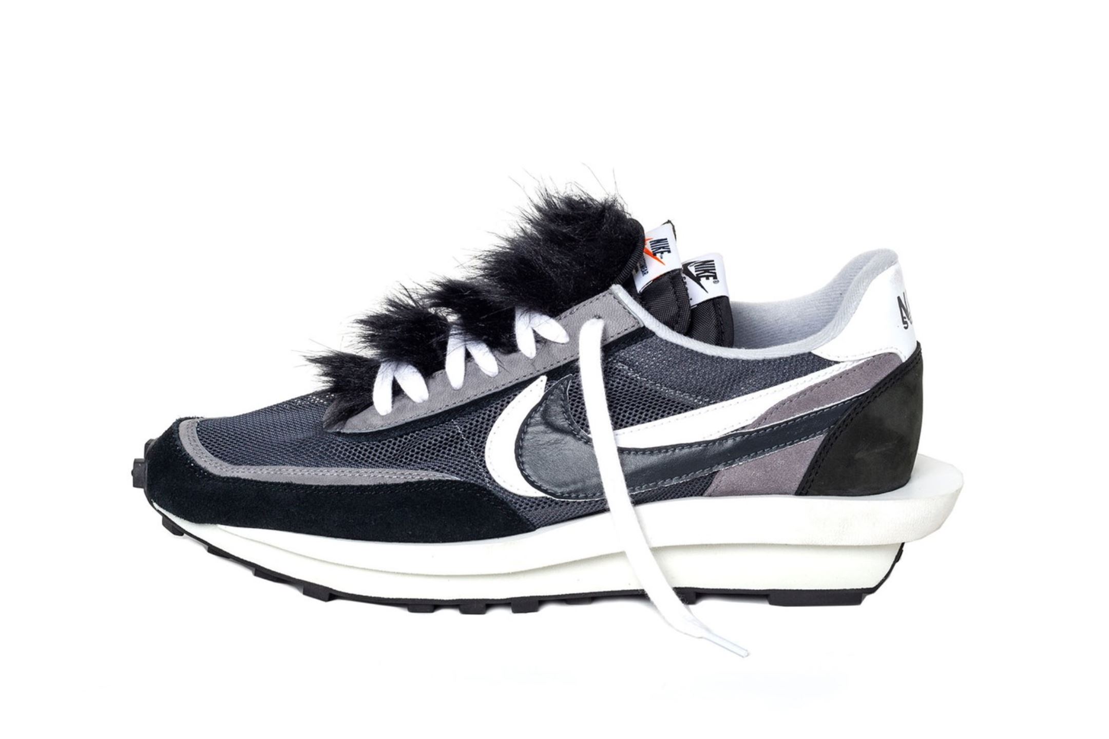 Sacai-Nike-LDWaffle-Blazer-Mid-sneaker-Accessories-11