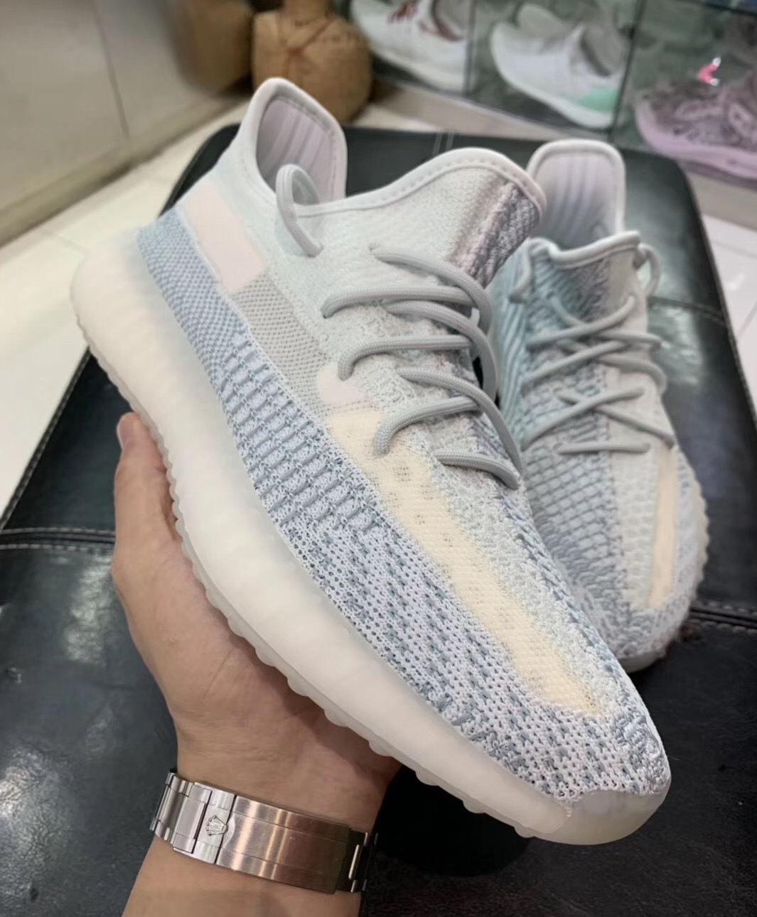 adidas  YEEZY BOOST 350 V2 クラウドホワイト　新品