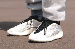 adidas YEEZY 700 V3 Azael イージーブースト アザエル smcint.com