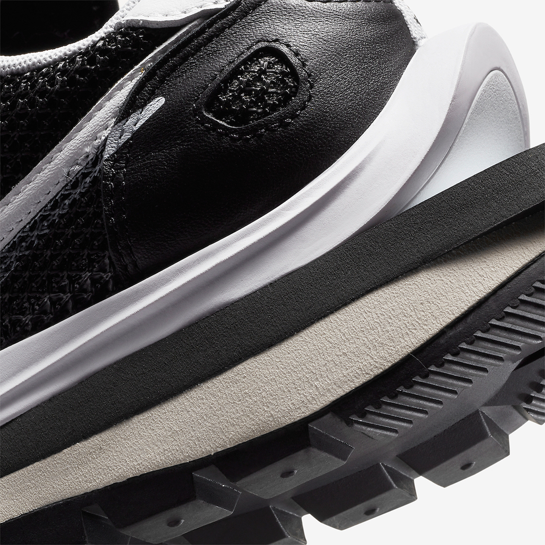 サカイ ナイキ コラボ ヴェイパーワッフル ブラック Sacai Nike VaporWaffle Black CV1363-001 close heel