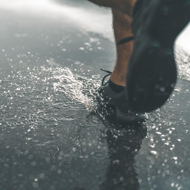 スニーカーの臭い解決方法 雨 靴