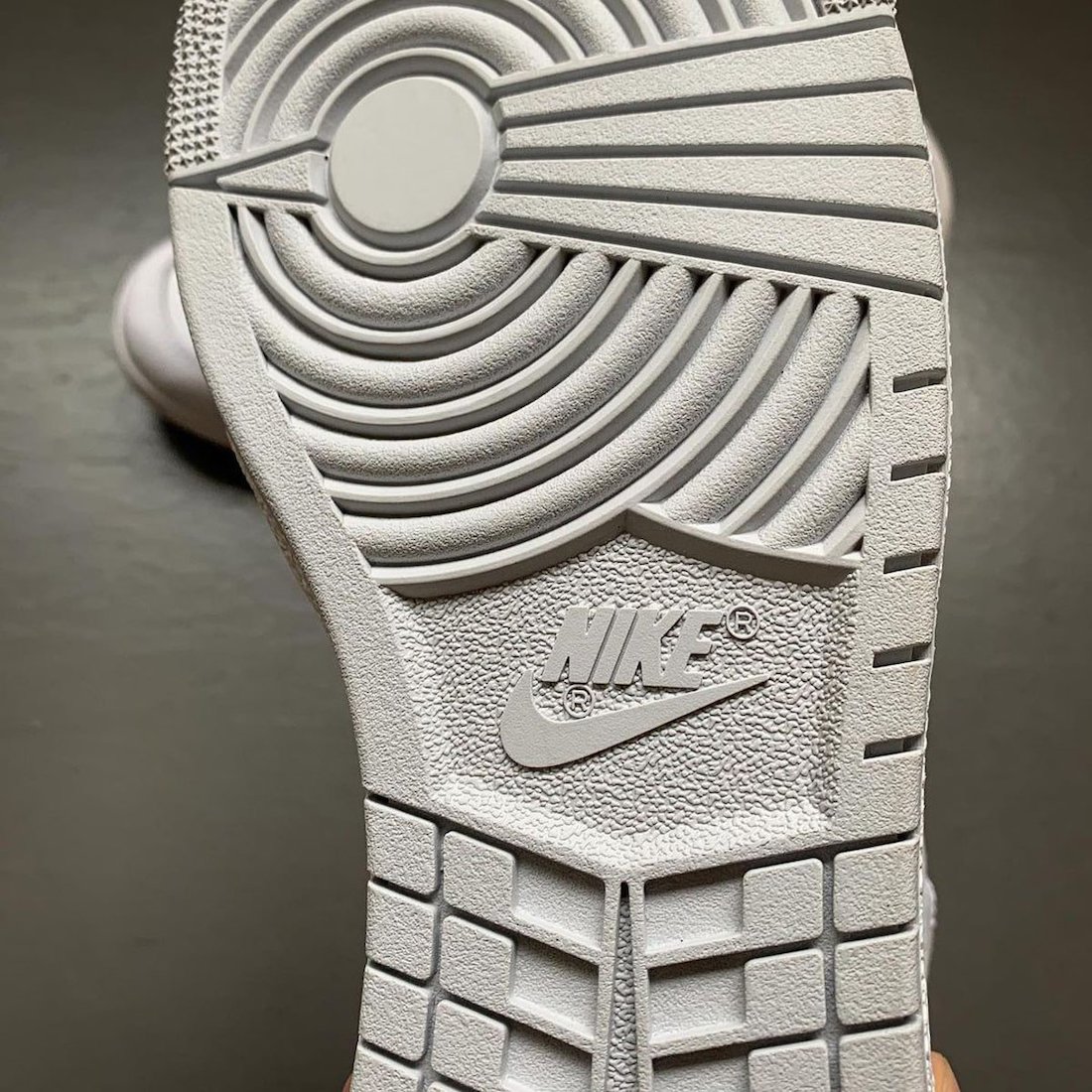 ナイキ エアジョーダン1 ハイ 85 "ニュートラルグレー"-Nike-Air-Jordan-1-High-85-Neutral-Grey-BQ4422-100 detail