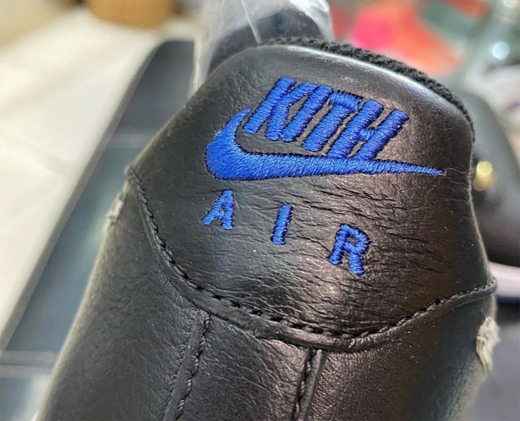 キス x ナイキ エア フォース 1 ロー "NYC"-Kith-Nike-Air-Force-1-Low-NYC-Black-CZ7928-001-heel-logo