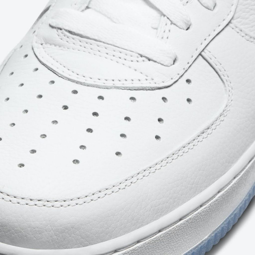 キス x ナイキ エア フォース 1 ロー "NYC"-Kith-Nike-Air-Force-1-NYC-White-CZ7928-100-toe-closeup