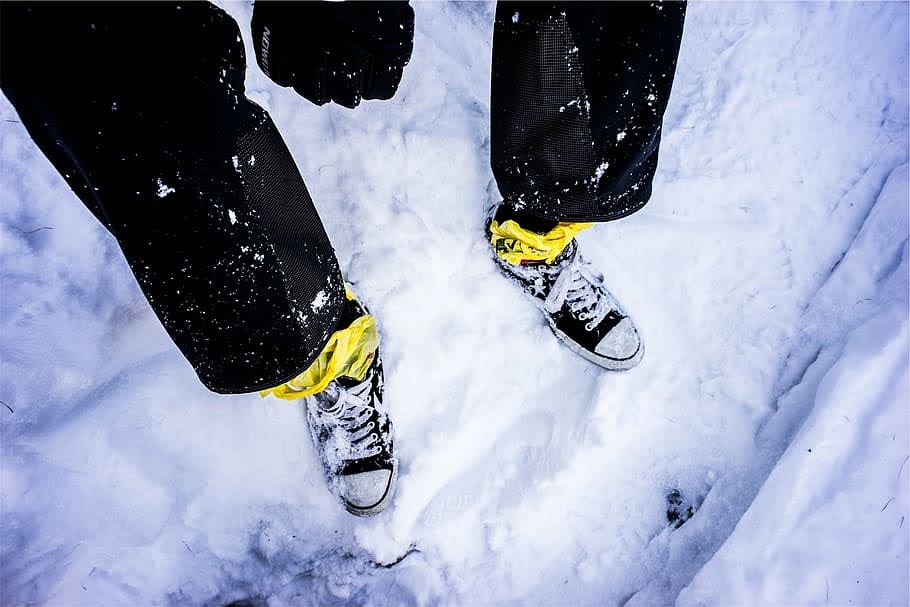 雪の日のおすすめスニーカー 滑りにくく防水 防寒してくれるおしゃれな機能靴まとめ