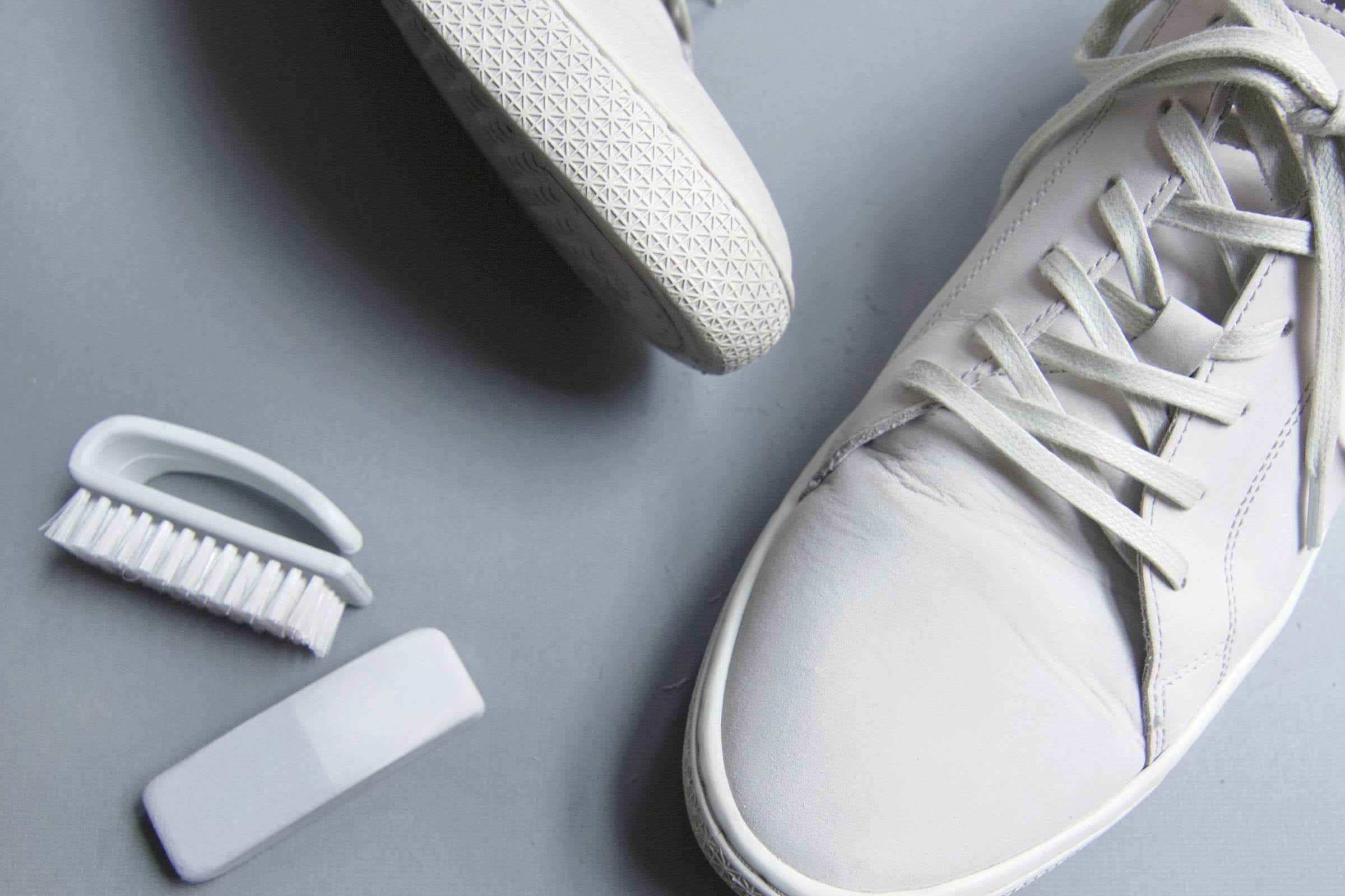 スニーカー 洗い方 ケア 方法 おすすめ how-to-clean-your-sneakers-wash-guide white