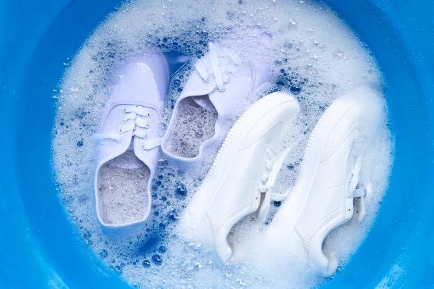 スニーカー 洗い方 ケア 方法 おすすめ how to clean your sneakers wash guide white