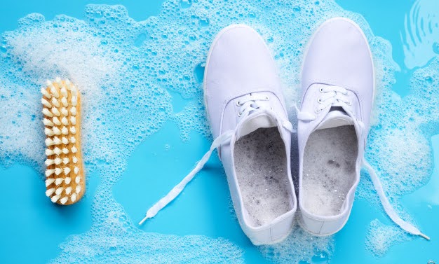 スニーカー 洗い方 ケア 方法 おすすめ how to clean your sneakers wash guide white