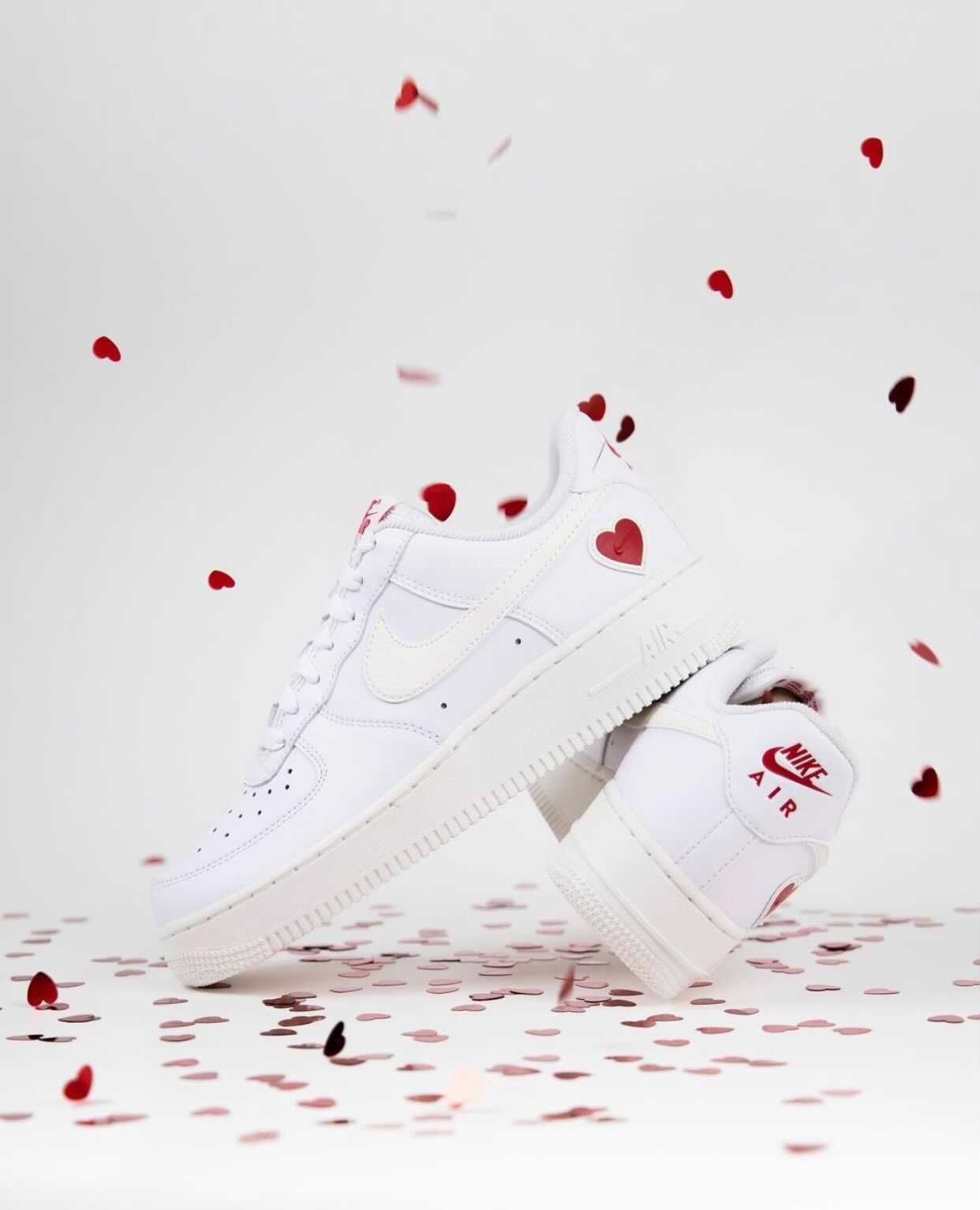 ナイキ エア フォース 1 "バレンタインズデー"-Nike-Air-Force-1-Valentines-Day-DD7117-100-Sneaker News main pair