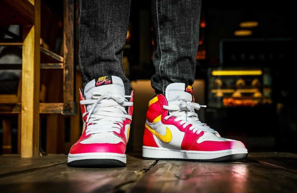 NIKE AIR JORDAN1 HIGHOG LIGHT FUSION RED