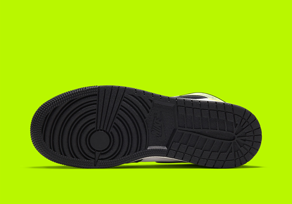 Nike Air Jordan 1 Retro High GS “Volt Gold” ナイキ エア ジョーダン 1 レトロ ハイ GS "ボルト ゴールド" White/ Volt-University Gold-Black 575441-118
