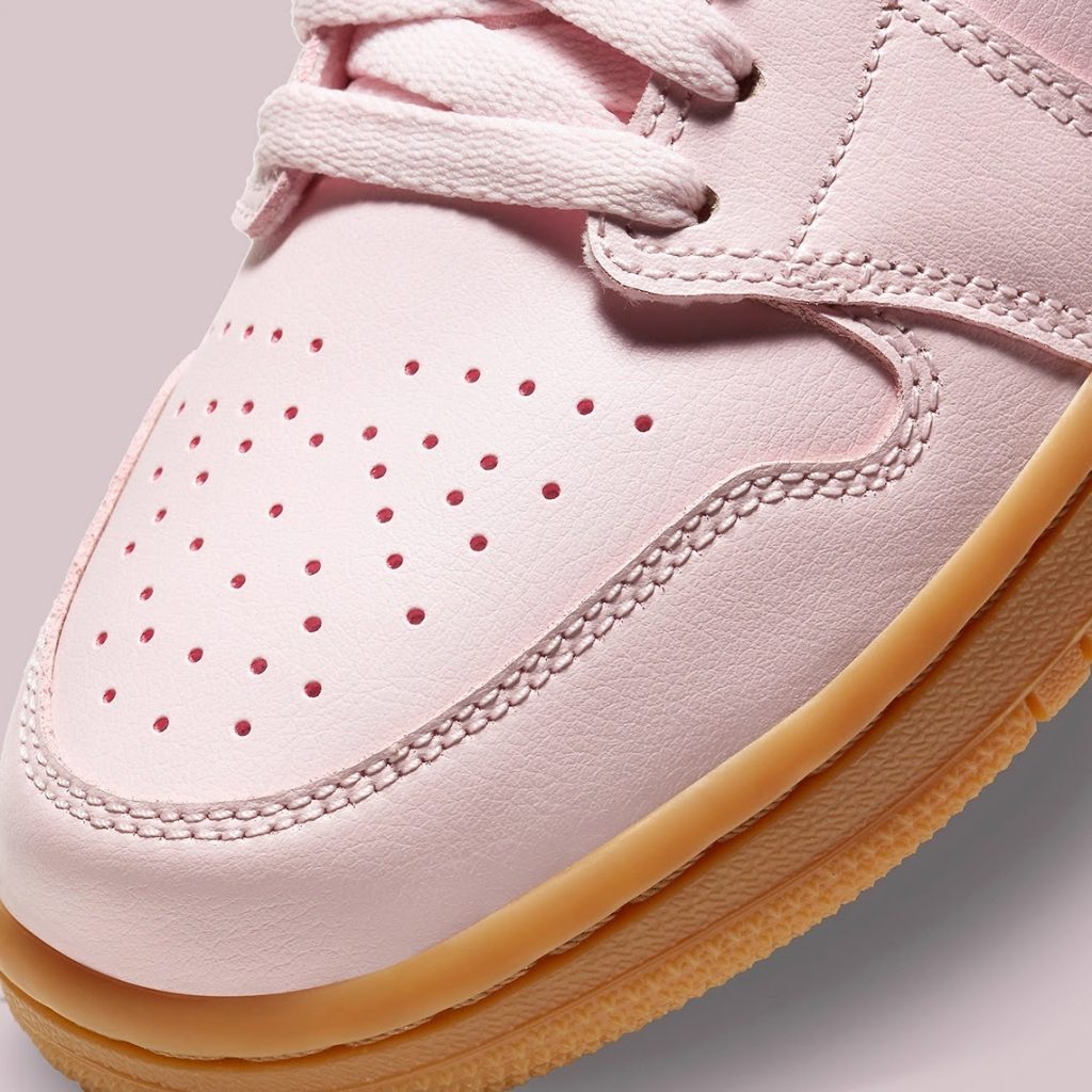 ナイキ エア ジョーダン 1 ロー "ピンクガム" Nike-Air-Jordan-1-Low-Arctic-Pink-Gum-DC0774-601-toe-closeup