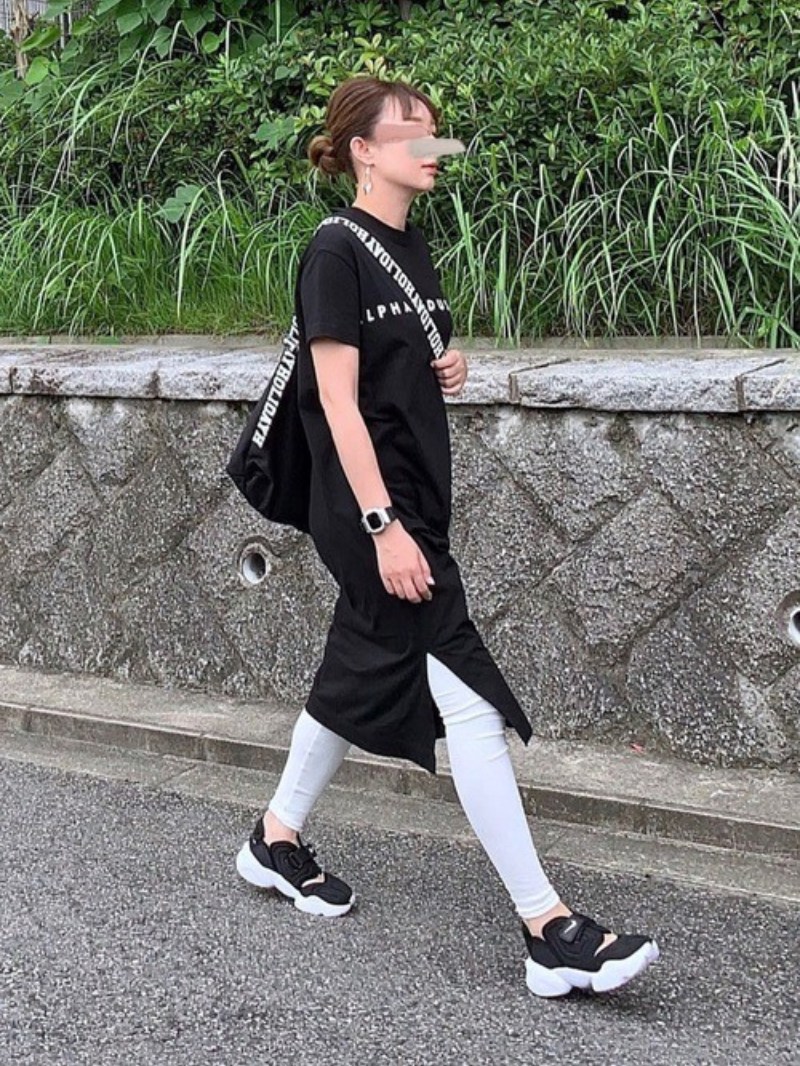 黒スニーカーコーデ特集！重くならないコツもご紹介