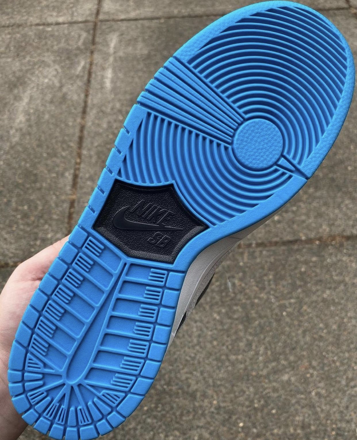 ナイキ SB ダンク ロー "レーザー ブルー" Nike-SB-Dunk-Low-Laser-Blue-look-sole