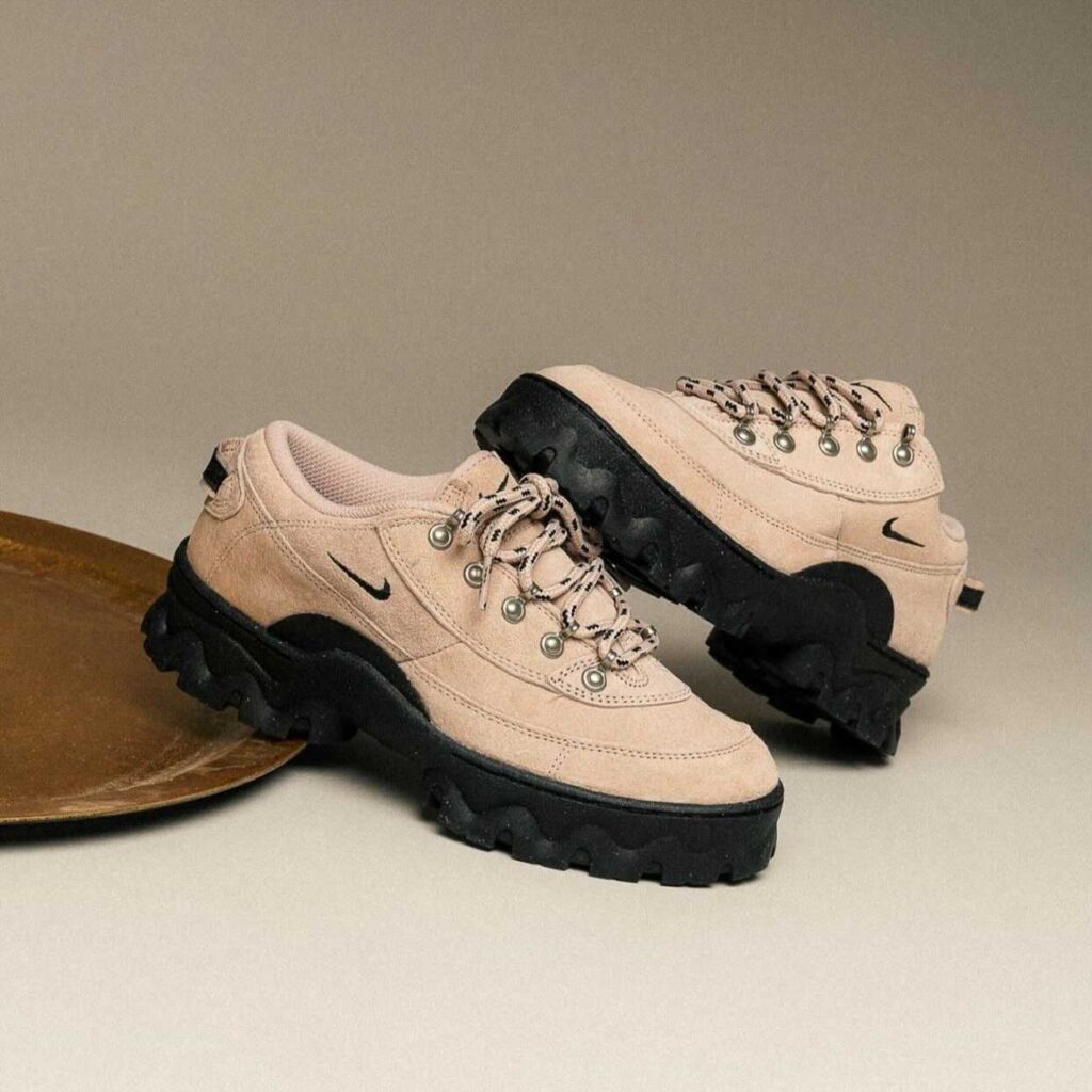 8月30日発売【Nike WMNS Lahar Low “Fossil Stone”】