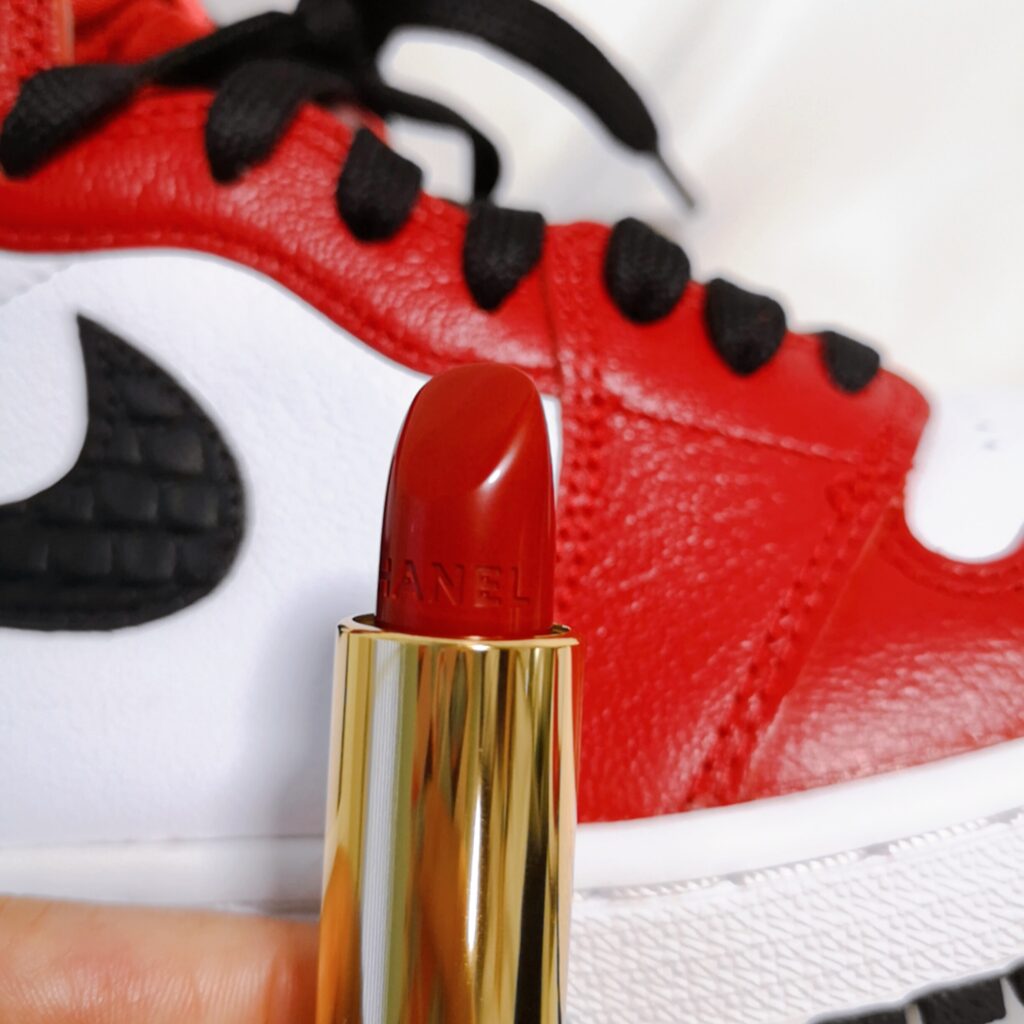 ナイキ エア ジョーダン 1 サテン スネーク シカゴ Nike Air Jordan 1 Satin Snake Chicago with Chanel Red Lipstcisk