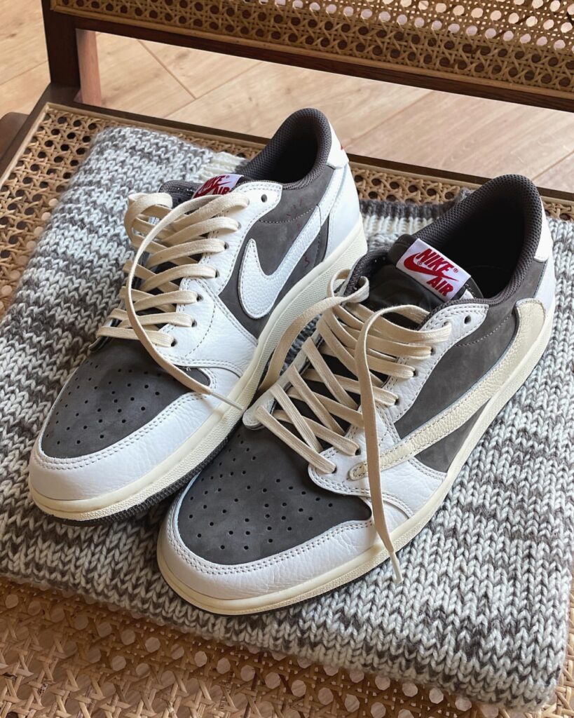 トラヴィス スコット ナイキ エア ジョーダン 1 コラボ スニーカー Travis Scott x Nikr Air Jordan 1 Low Reverse Moca-02