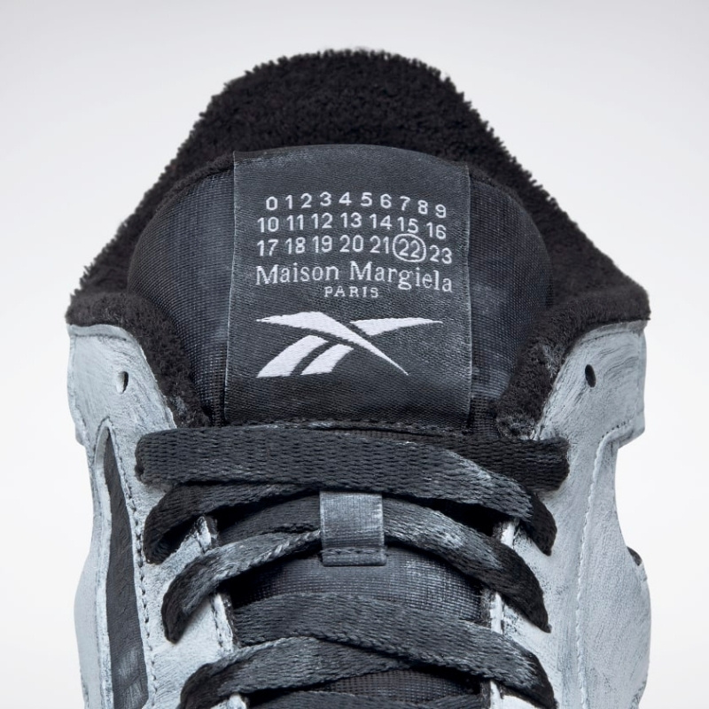 1月28日発売【Maison Margiela x Reebok Classic Leather Tabi