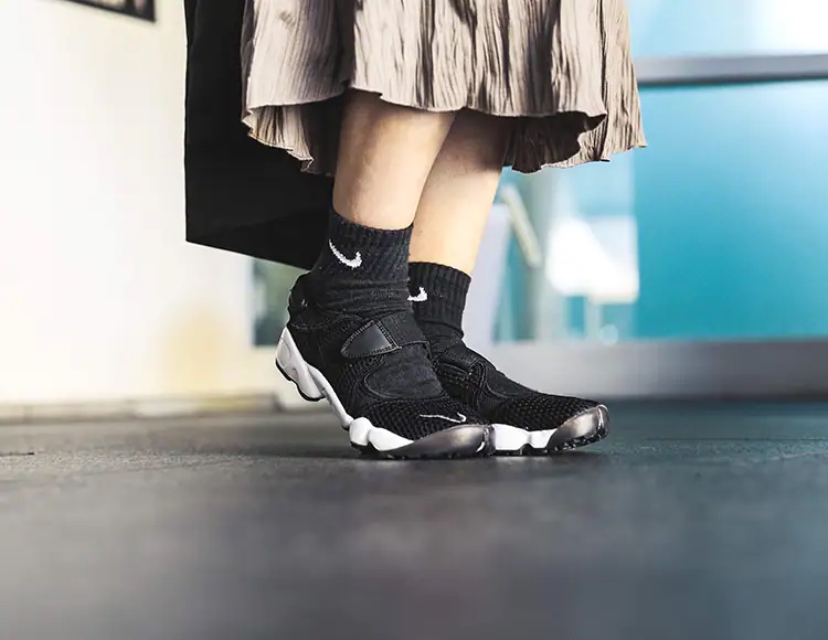 NIKE WMNS AIR RIFT エアリフトDZ4182-010 24cm-