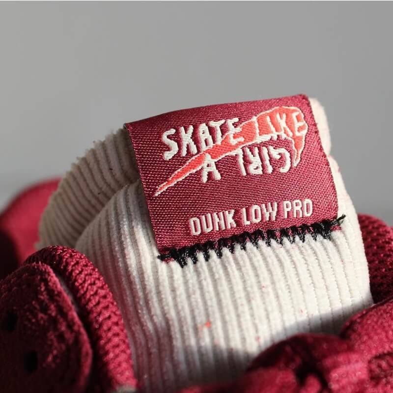 スケート ライク ア ガール ナイキ SB ダンク ロー Skate-Like-a-Girl-x-Nike-SB-Dunk-Low-DQ8799-100-look-3