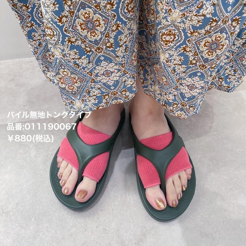 トングソックス × サンダルコーデ ウーフォス インスタtongs-socks-sandal-code-oofos-@___she__is-01