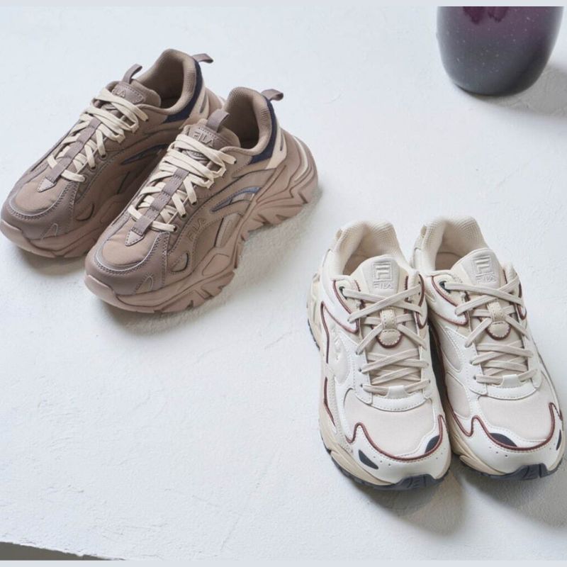 発売中【emmi x FILA コラボスニーカー】厚底ソールが人気の