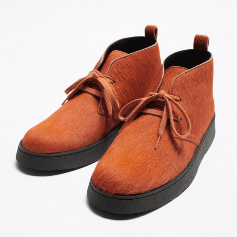 発売中【ZARA x Clarks Wallabee】高級感溢れるハラコ素材でアレンジ