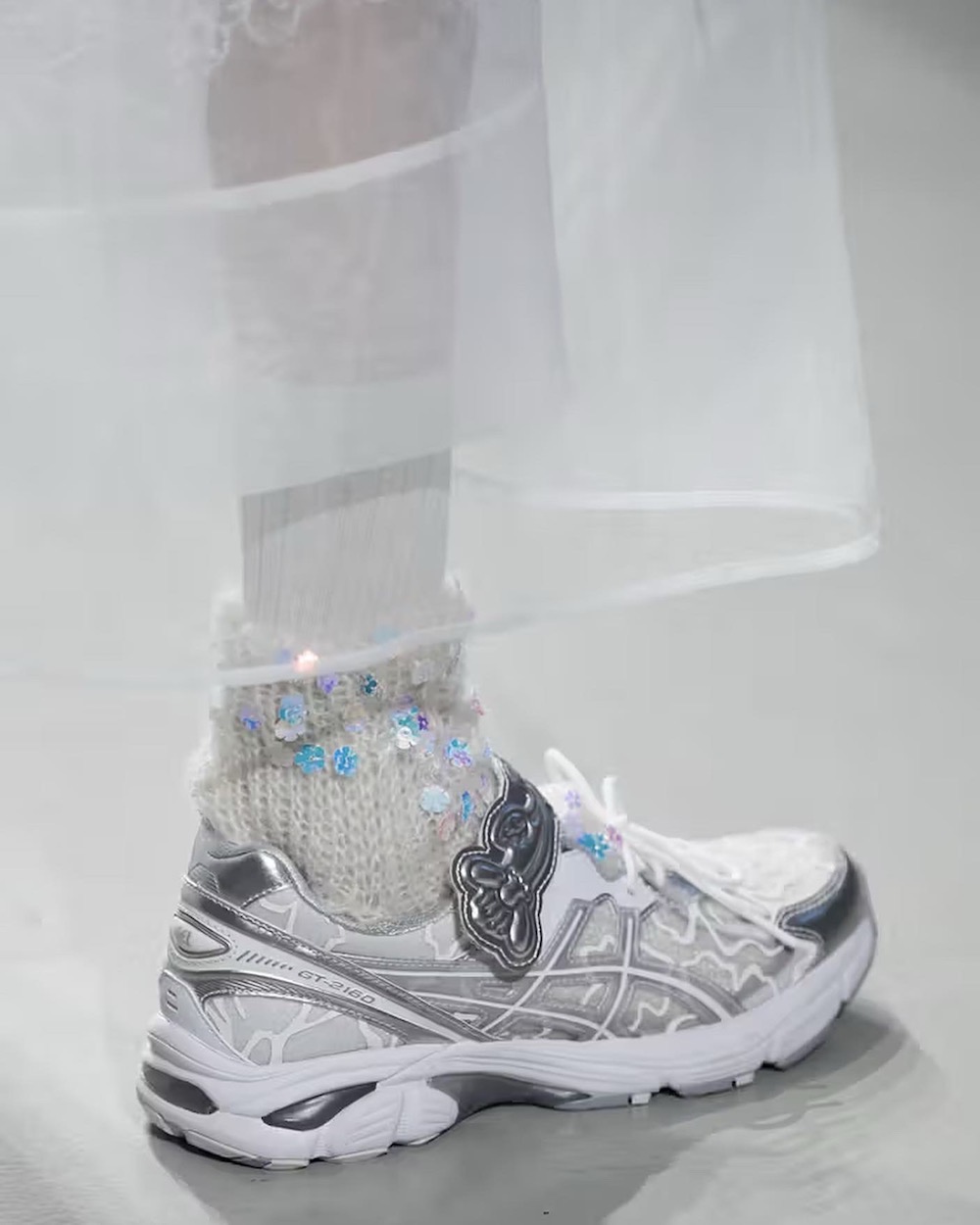 7月19日国内発売【Cecilie Bahnsen x ASICS GT-2160】北欧のフェミニ二