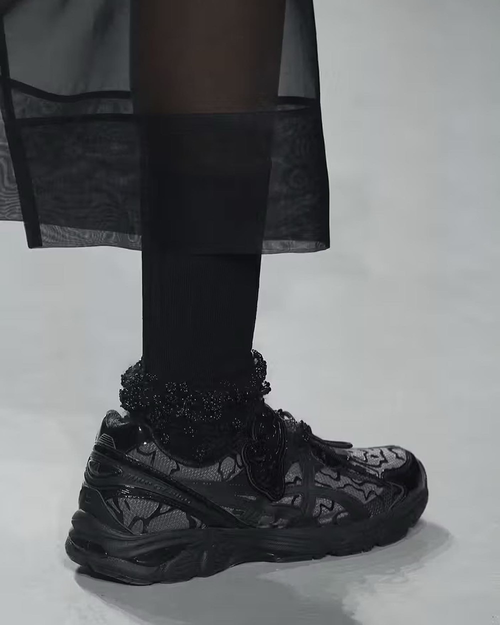 2023年発売【Cecilie Bahnsen x ASICS】北欧のフェミニ二ティと融合