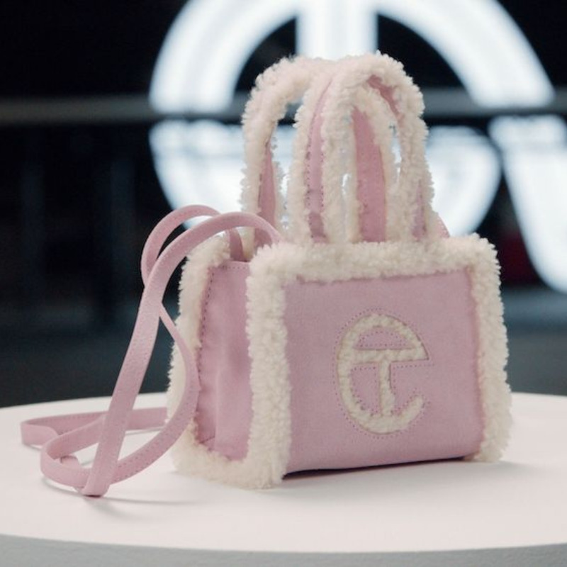希少☆UGG×TELFARコラボ ボアパーカー　ブラウン　ホワイト　美品　S UGG (アグ) ボアロゴ 裏起毛 プルオーバー パーカー UGGL1144506