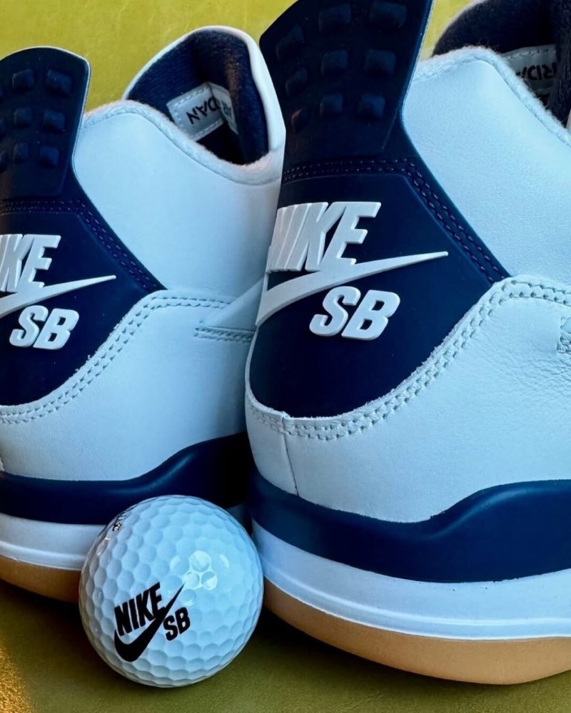 ナイキ SB エアジョーダン4 コラボ ブルーホワイト nike-sb-x-air-jordan-4-blue-white