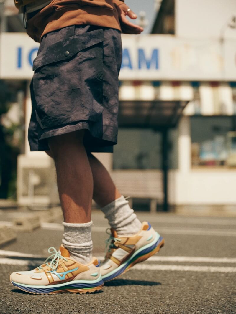 4月22日発売【MIZUNO × DIGAWEL “WAVE RIDER β”】チョコミントアイスをイメージした爽やかなカラーリング