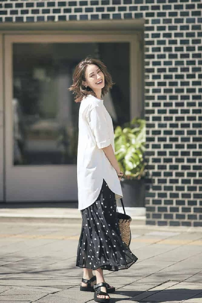 【2025最新】キレイめ厚底サンダル特集！大人っぽいデザインとコーデで上品な夏の足元を演出