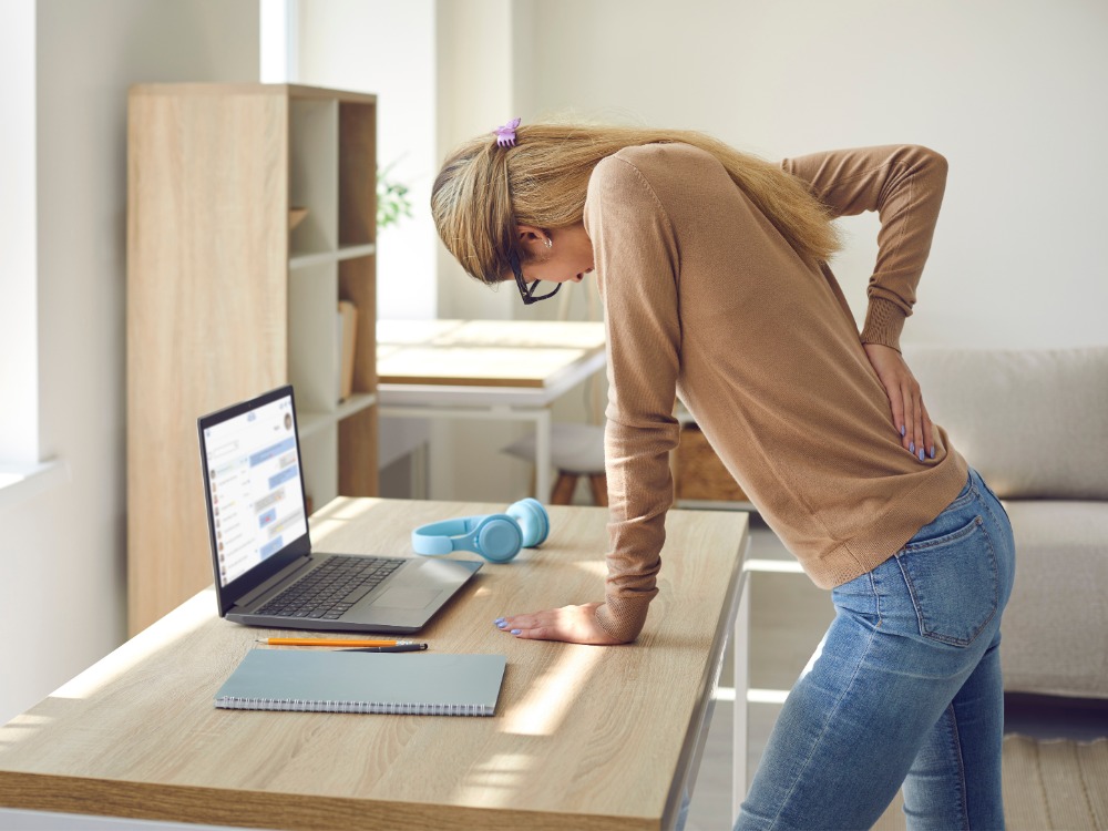 腰痛 sneakers-for-standing-jobs-and-lowerback-pains