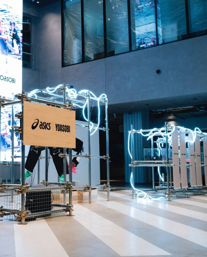 ASICS × YOASOBI "JUST A LITTLE STEP" POP-UP GALLERY