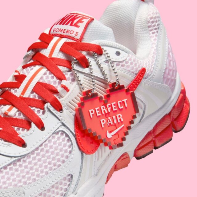 Nike Zoom Vomero 5 "Valentine's Day"　ナイキ ズーム ボメロ5 バレンタインデー