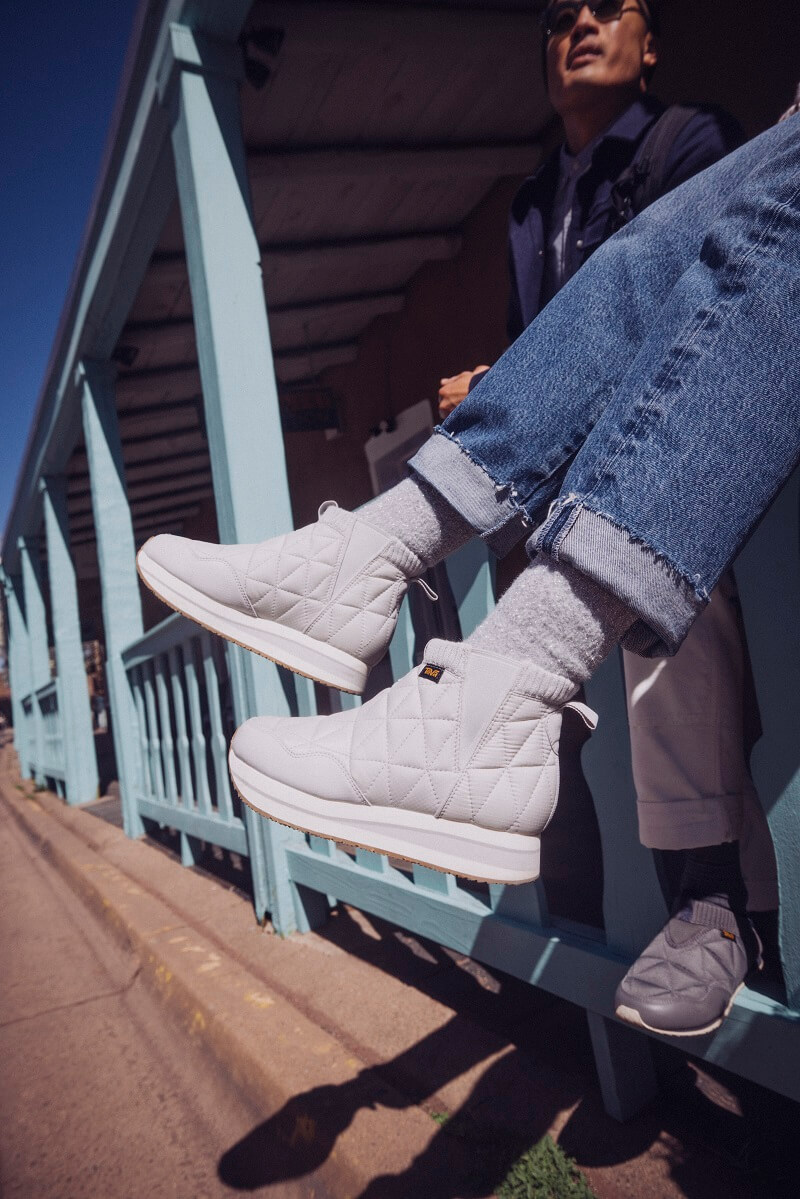 Teva® のウォームブーツで冬を暖かくアクティブに！