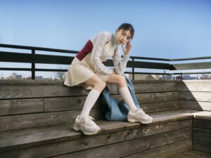 UGG®2025新作スニーカー RetroFi Low 登場！出口 夏希を起用した「Feels like UGG」新キャンペーンをローンチ