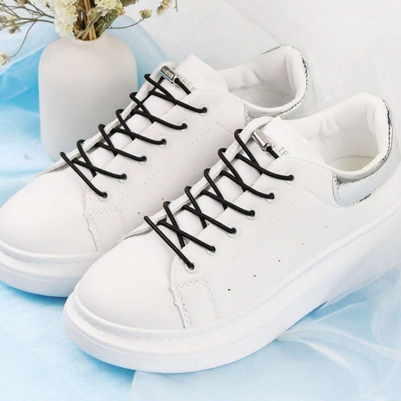 スニーカー紐を隠して魅せる＜簡単テク＞快適さとスタイルを両立したミニマルスタイル