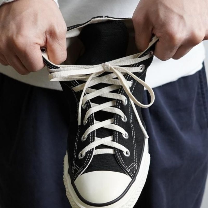 スニーカー紐を隠して魅せる＜簡単テク＞快適さとスタイルを両立したミニマルスタイル