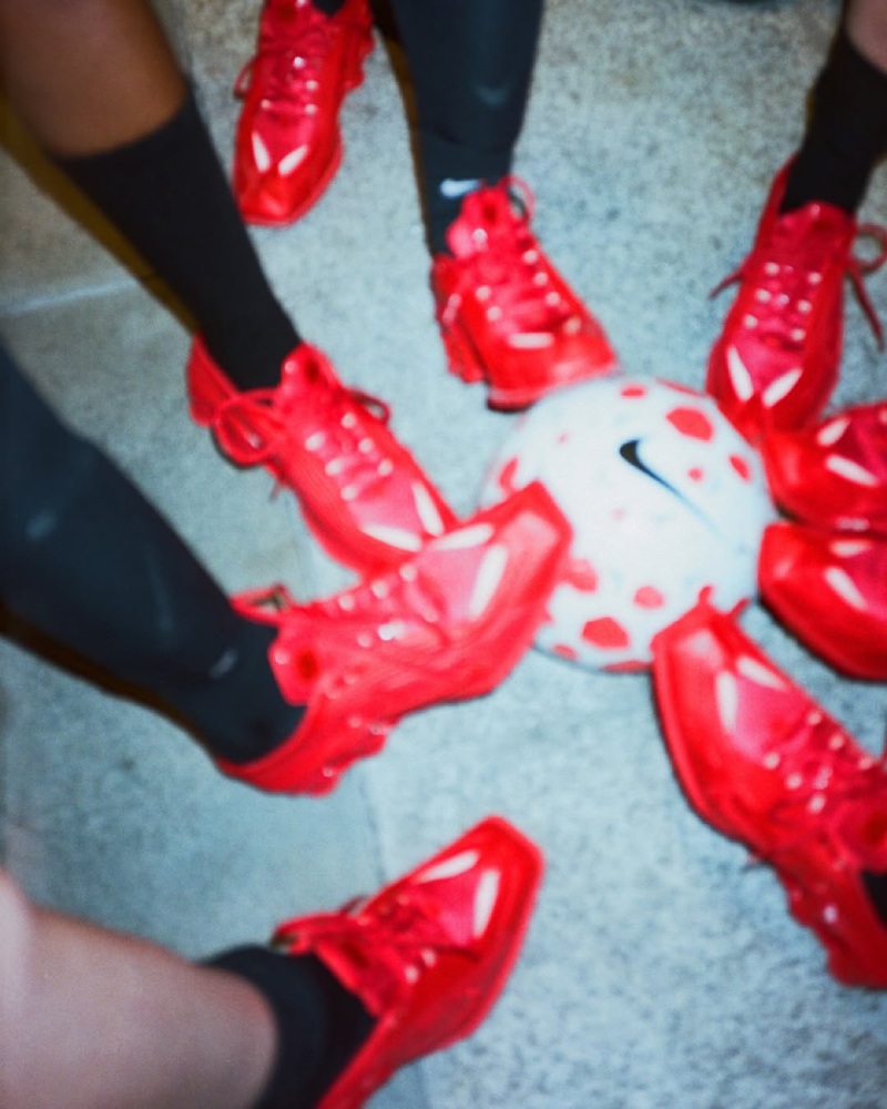 10月30日国内/5月29日海外発売｜Martine Rose × Nike Shox MR4 Mule
