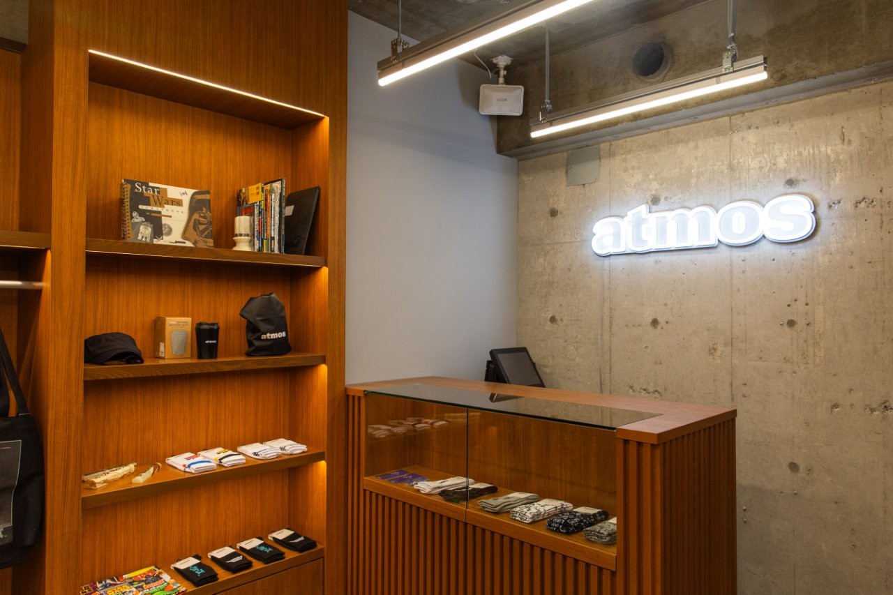 atmosがオリジナルアパレルに特化したストアをプロペラ通りにオープン
