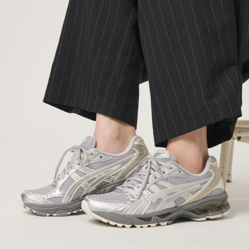 sneaker size asics