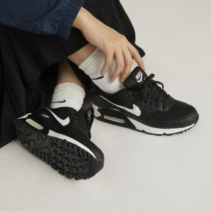 sneaker size nike