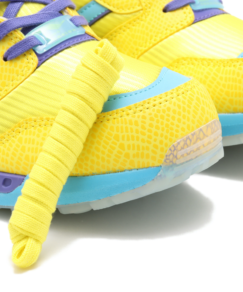 atmosとadidas Originalsの人気別注モデル「ZX8000」